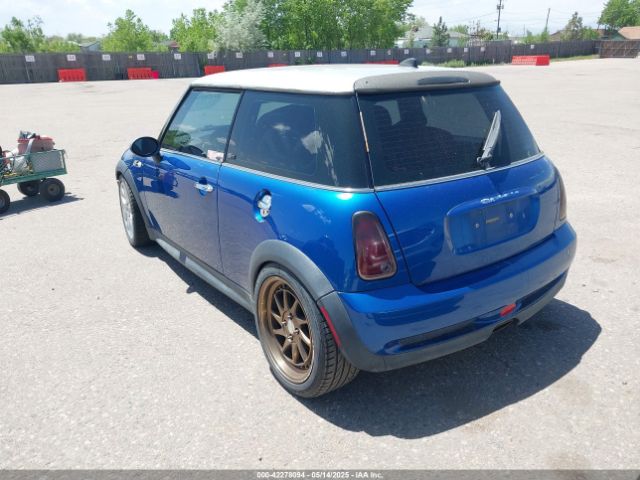 2006 MINI COOPER S WMWRE33576TL24276 Photo 2
