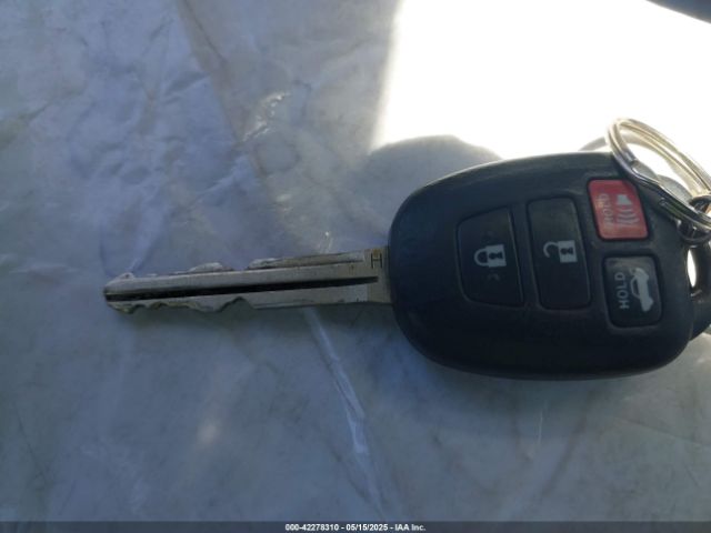 5YFBURHE7GP533562 Toyota COROLLA LE