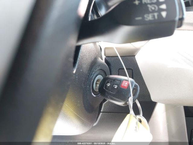 2T3BFREVXFW304957 Toyota RAV4 LE