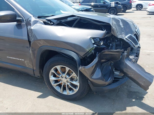 1C4PJMLB8KD319755 Jeep Cherokee Latitude Plus 4x4