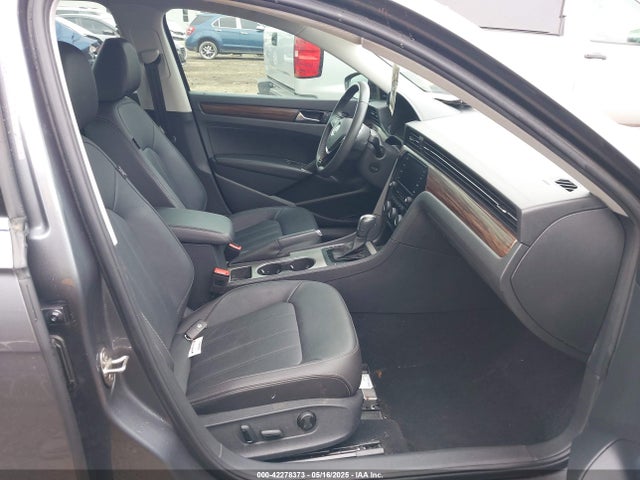 Volkswagen Passat 2.0t Limited Edition 2022 1VWBA7A37NC009630 Image 5