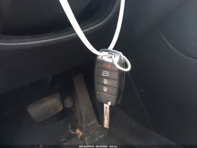 KNDPMCAC1H7220862 KIA Sportage Lx