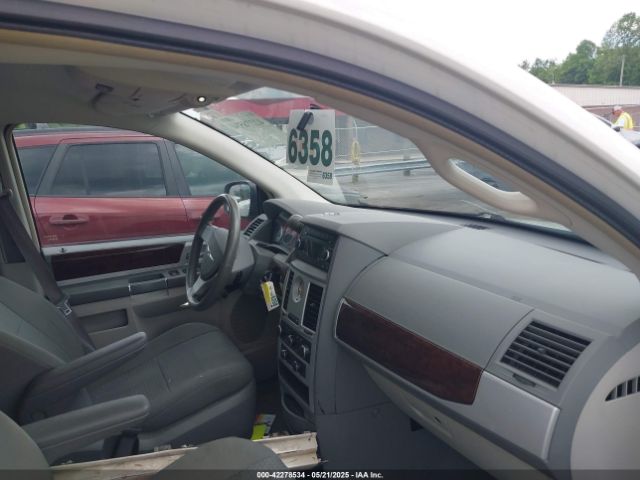 2010 CHRYSLER TOWN & COUNTRY 2A4RR5D19AR266065 Photo 4