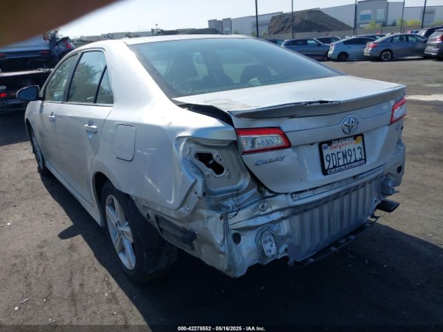 4T1BF1FK0EU401792 Toyota CAMRY SE