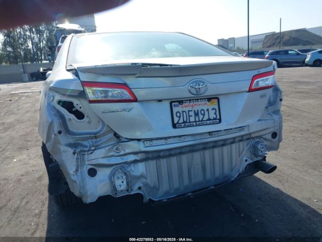 4T1BF1FK0EU401792 Toyota CAMRY SE