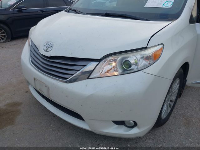 5TDYZ3DC9HS776179 Toyota Sienna Xle 8 Passenger