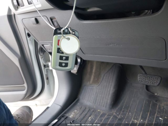 5TDYZ3DC9HS776179 Toyota Sienna Xle 8 Passenger