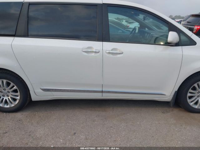 5TDYZ3DC9HS776179 Toyota Sienna Xle 8 Passenger