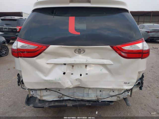 5TDYZ3DC9HS776179 Toyota Sienna Xle 8 Passenger