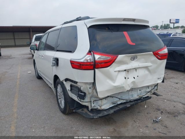 5TDYZ3DC9HS776179 Toyota Sienna Xle 8 Passenger