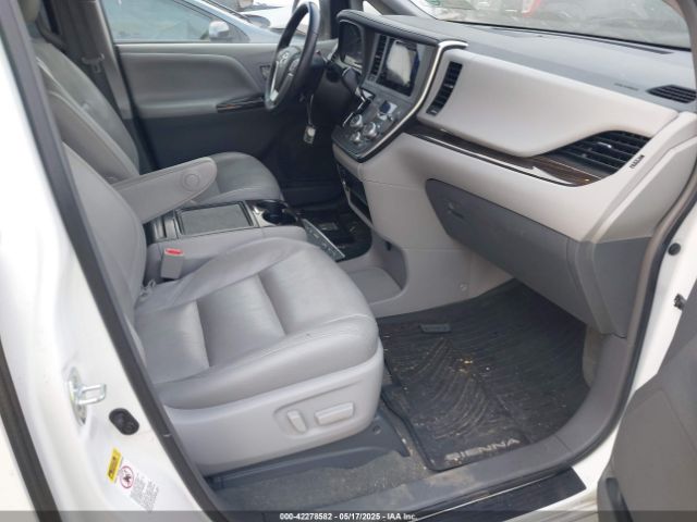 5TDYZ3DC9HS776179 Toyota Sienna Xle 8 Passenger