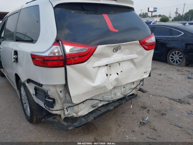 5TDYZ3DC9HS776179 Toyota Sienna Xle 8 Passenger