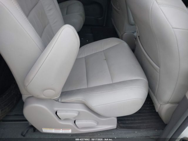 5TDYZ3DC9HS776179 Toyota Sienna Xle 8 Passenger