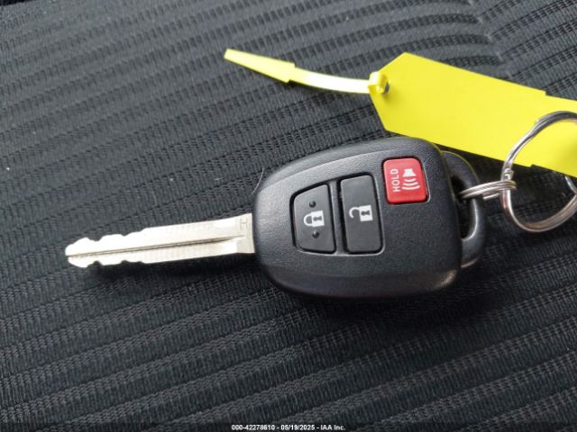 2T3BFREV8JW785655 Toyota RAV4 LE