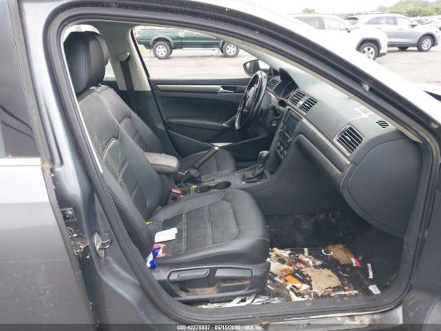 1VWDT7A31HC053985 Volkswagen Passat 1.8t R-line