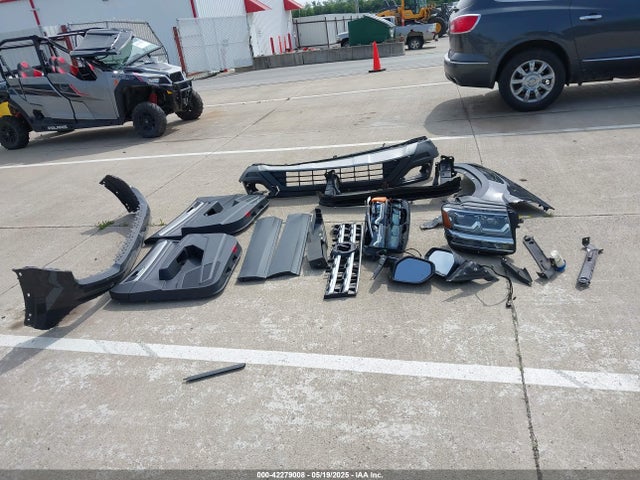 1V2CR2CA7JC535473 Volkswagen Atlas