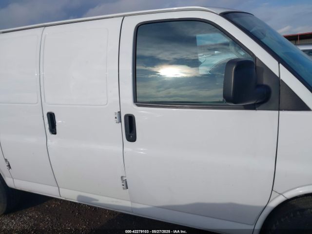 1GCWGAFP8M1306203 Chevrolet Express Cargo Rwd 2500 Regular Wheelbase Wt
