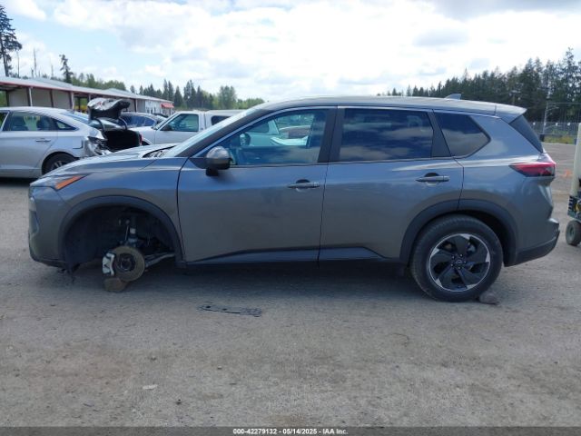 5N1BT3BA3RC672598 Nissan Rogue Sv Fwd