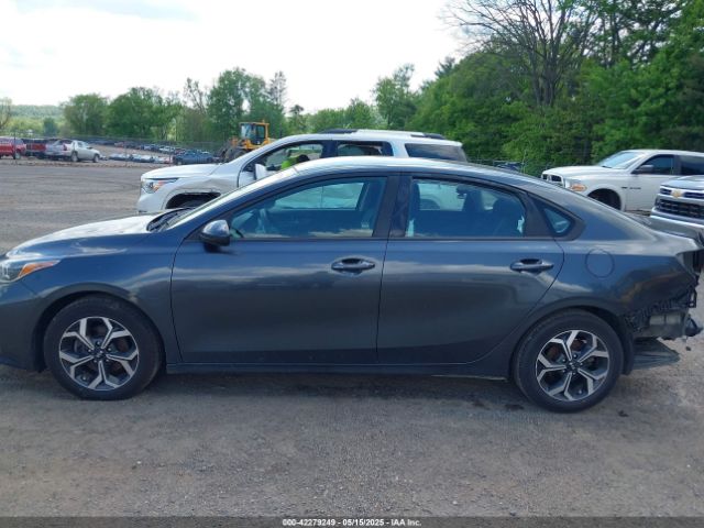 3KPF24AD5KE099888 KIA Forte Lxs