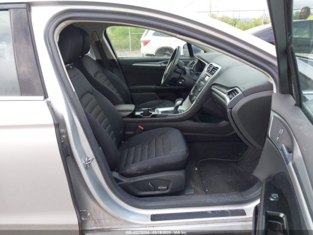 1FA6P0H73F5113630 Ford FUSION SE