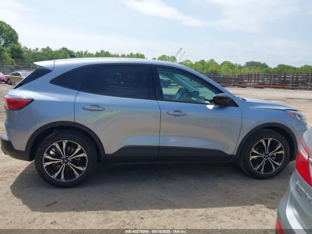 1FMCU0G68NUB64197 Ford ESCAPE SE