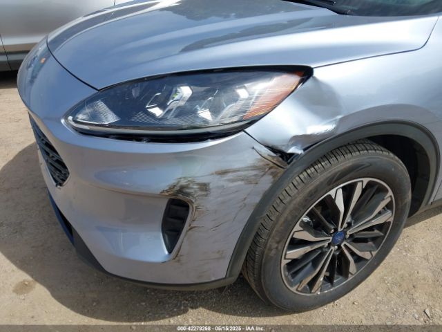 1FMCU0G68NUB64197 Ford ESCAPE SE