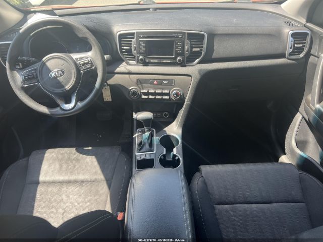 KNDPMCAC8H7275230 KIA Sportage Lx