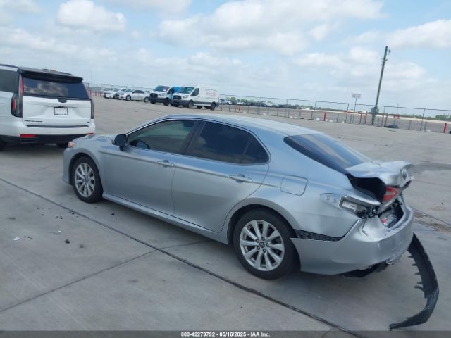 2018 TOYOTA CAMRY 4T1B11HK2JU150201 Photo 2