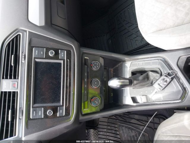 3VV1B7AX8JM032990 Volkswagen Tiguan 2.0t S