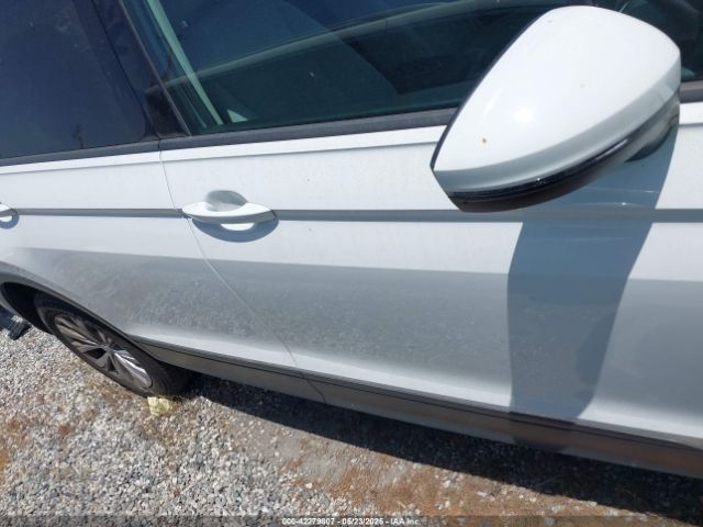 3VV1B7AX8JM032990 Volkswagen Tiguan 2.0t S