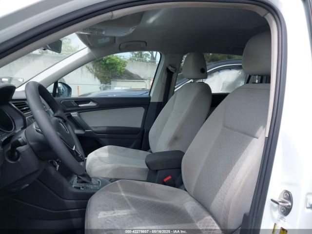3VV1B7AX8JM032990 Volkswagen Tiguan 2.0t S