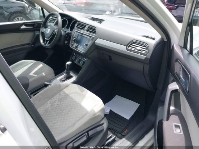 3VV1B7AX8JM032990 Volkswagen Tiguan 2.0t S