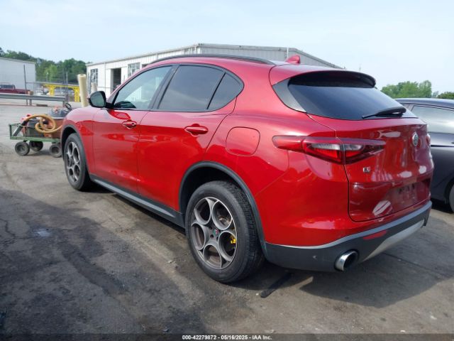 2018 ALFA ROMEO STELVIO ZASFAKNN5J7B91860 Photo 2