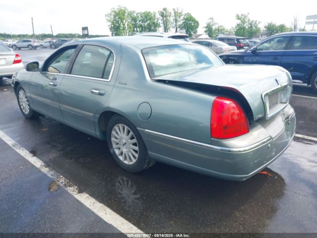 2004 LINCOLN TOWN CAR 1LNHM81WX4Y616283 Photo 2