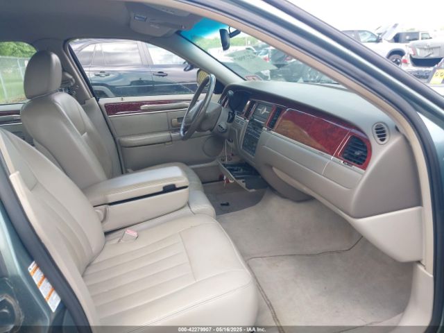 2004 LINCOLN TOWN CAR 1LNHM81WX4Y616283 Photo 4