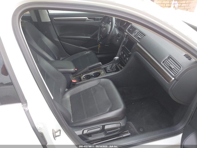 1VWBS7A35GC047664 Volkswagen Passat 1.8t Se