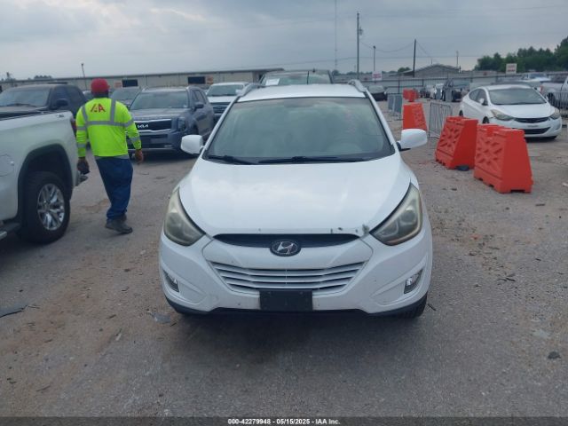 KM8JU3AG2FU048893 Hyundai TUCSON SE