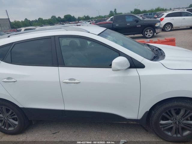 KM8JU3AG2FU048893 Hyundai TUCSON SE