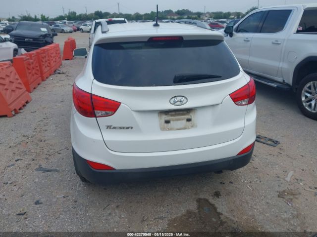 KM8JU3AG2FU048893 Hyundai TUCSON SE