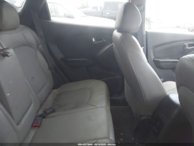 KM8JU3AG2FU048893 Hyundai TUCSON SE