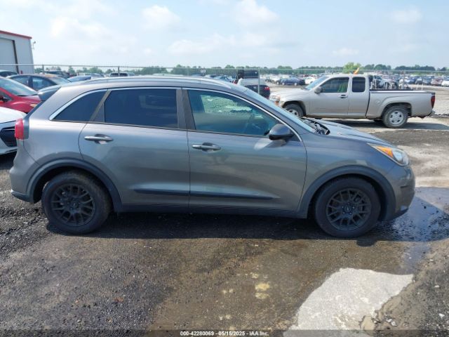KNDCB3LC8H5039903 KIA NIRO LX