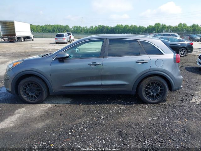 KNDCB3LC8H5039903 KIA NIRO LX