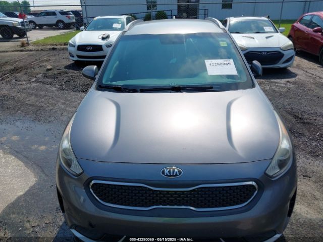 KNDCB3LC8H5039903 KIA NIRO LX