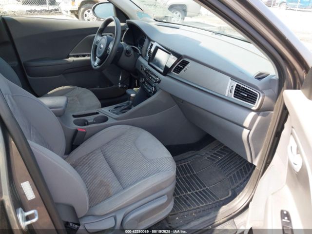 KNDCB3LC8H5039903 KIA NIRO LX