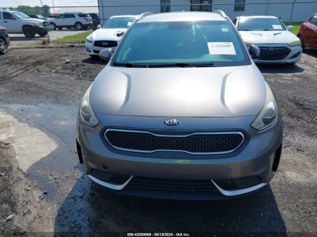 KNDCB3LC8H5039903 KIA NIRO LX