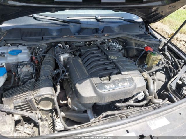 WVGRF7BP9HD001737 Volkswagen Touareg V6 Wolfsburg Edition