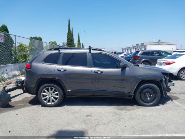1C4PJLCXXJD588361 Jeep Cherokee Latitude Tech Connect Fwd