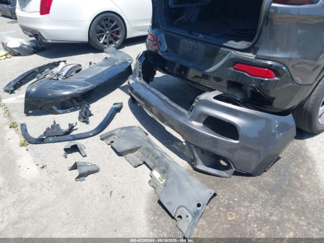 1C4PJLCXXJD588361 Jeep Cherokee Latitude Tech Connect Fwd