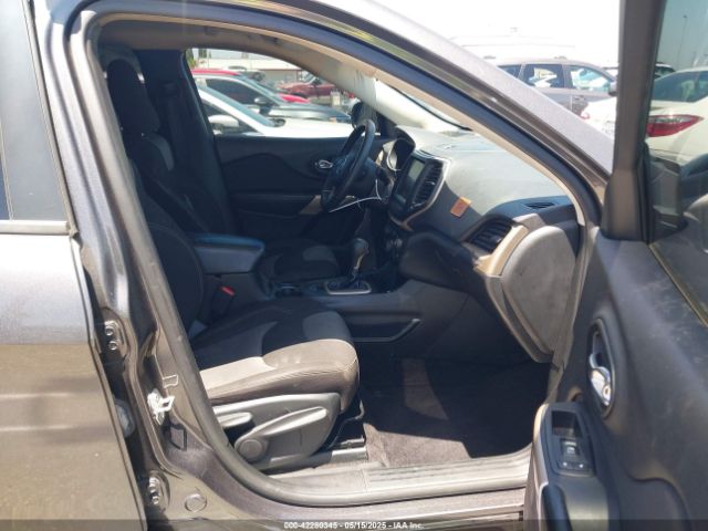 1C4PJLCXXJD588361 Jeep Cherokee Latitude Tech Connect Fwd