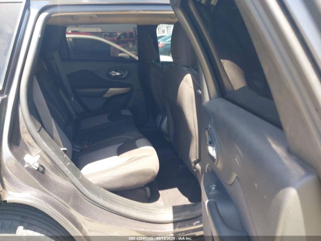 1C4PJLCXXJD588361 Jeep Cherokee Latitude Tech Connect Fwd